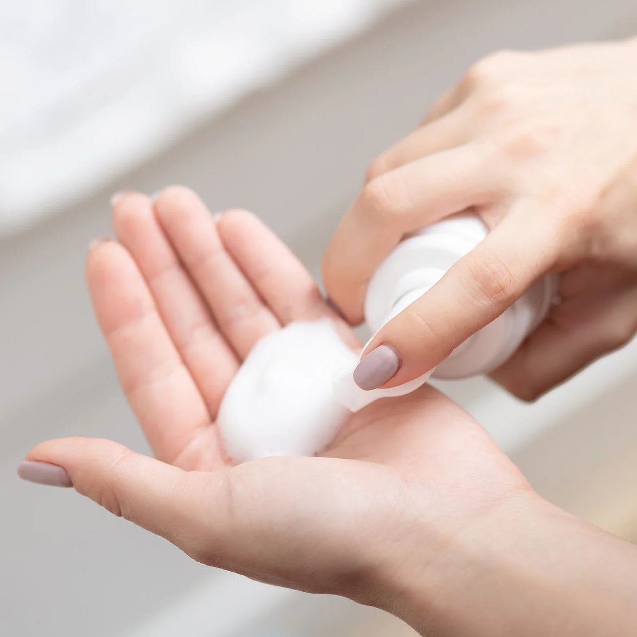 Verbena Luxe Foaming Body Wash - Image 5